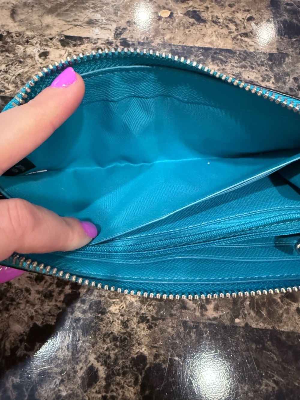 COACH Accordion Zip Wallet in Crossgrain Leather – Bright Turquoise - Picture 15 of 16